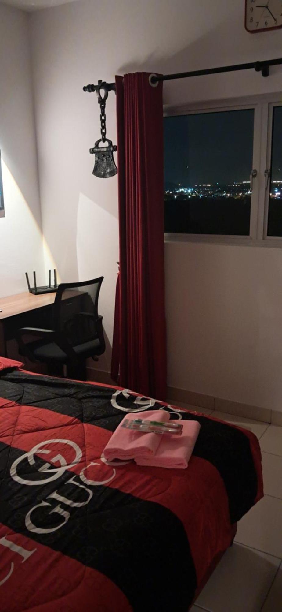 The Red Room Alanis Residence Sepang Exterior photo