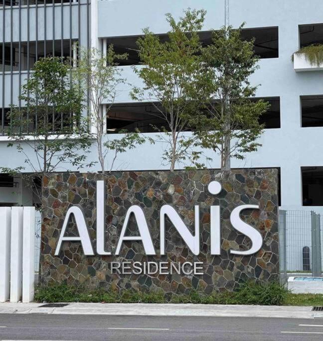 The Red Room Alanis Residence Sepang Exterior photo