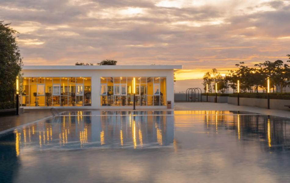 The Red Room Alanis Residence Sepang Exterior photo