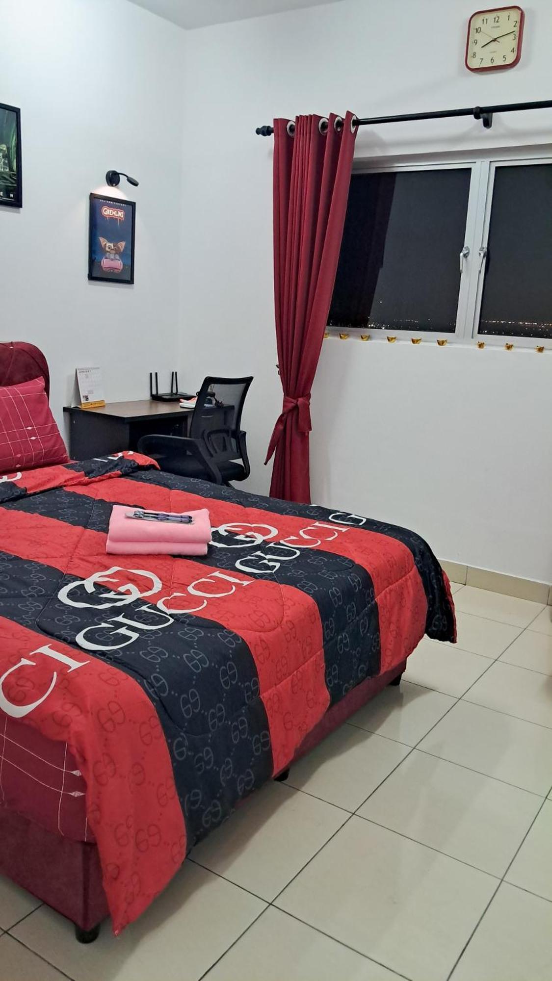 The Red Room Alanis Residence Sepang Exterior photo